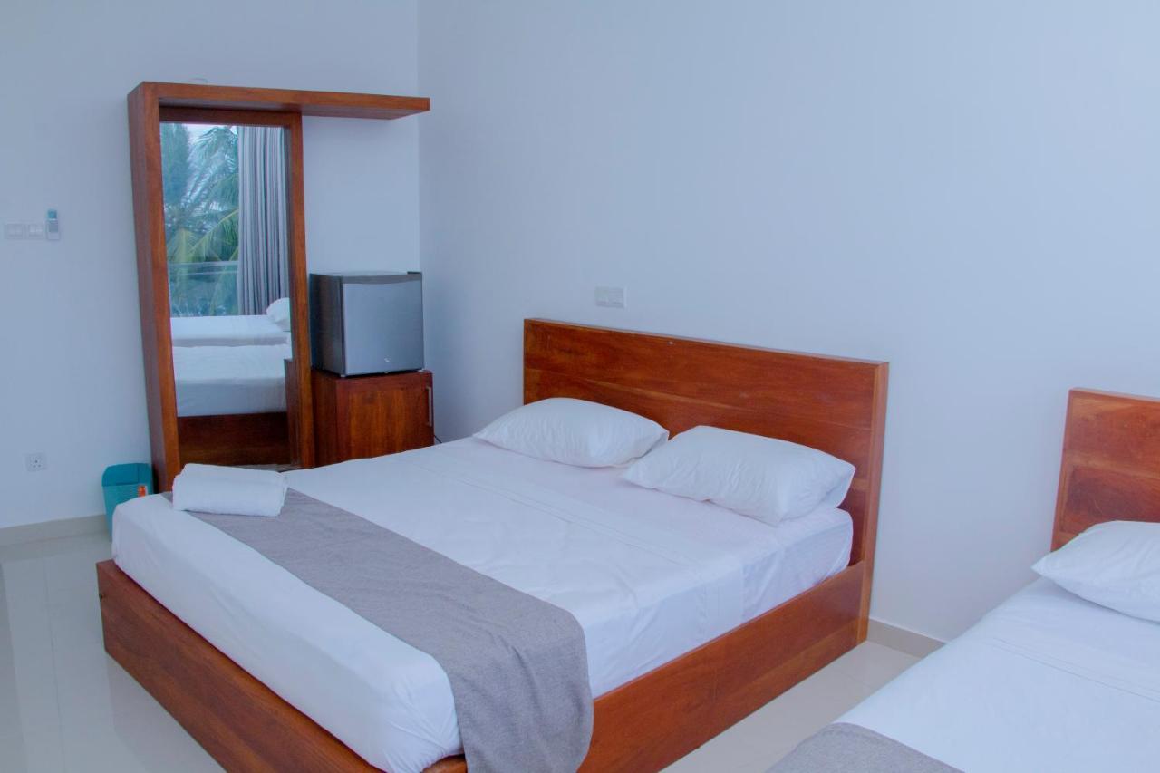 Marakolliya Beach Resort Tangalle Luaran gambar